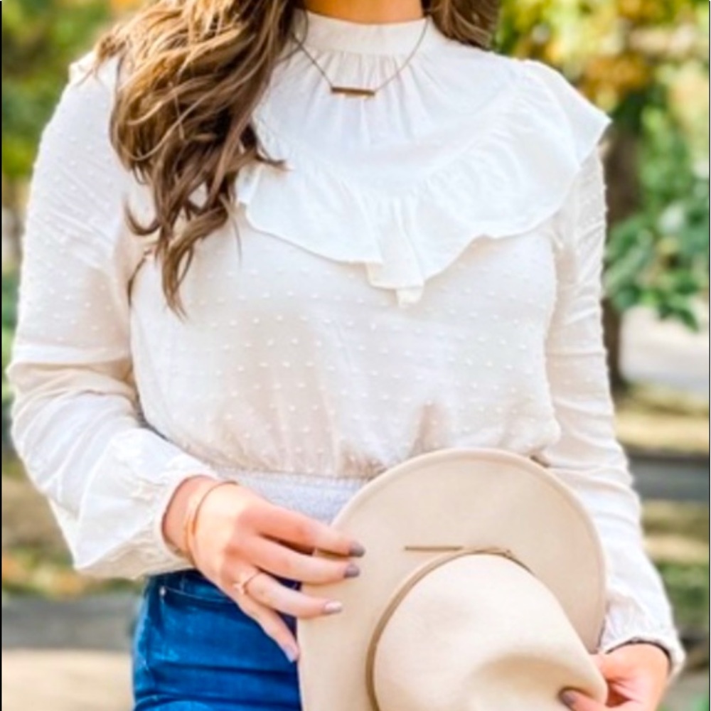 NWT Trendy Wild Fable Cream / Off-White Eyelet Crop Blouse Top Ruffle Keyhole L